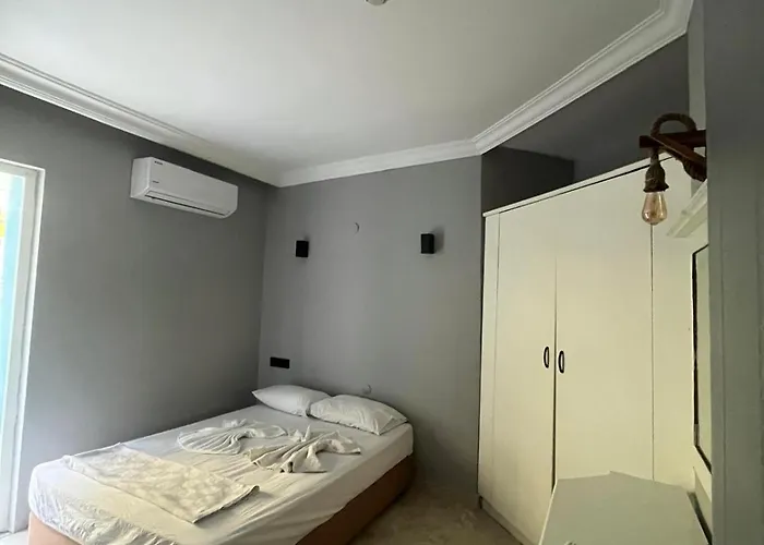 Ege Μαρμαρίς