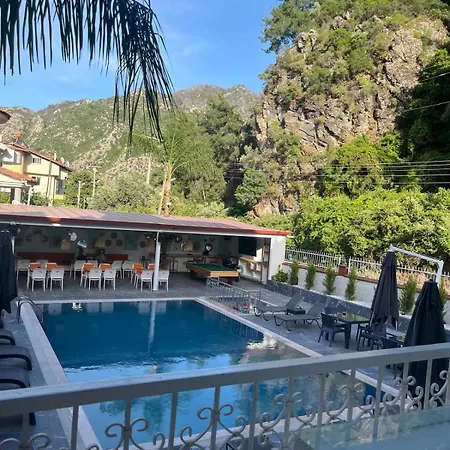 아파트호텔 Ege 말마리스