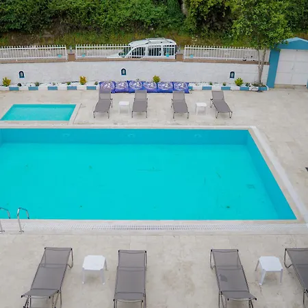 Ege アパートホテル