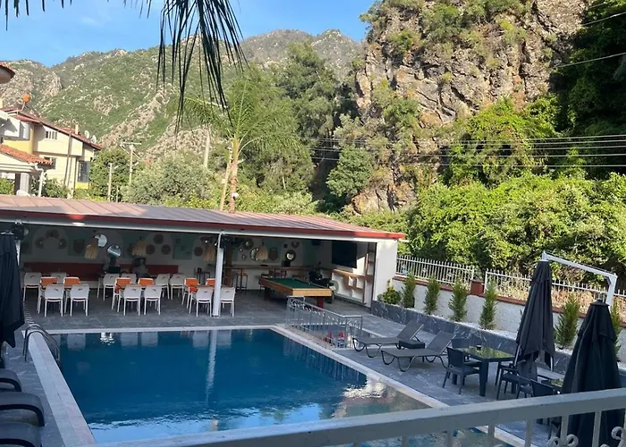 아파트호텔 Ege 말마리스